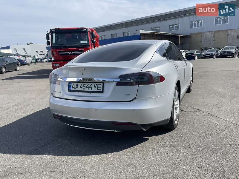 Ліфтбек Tesla Model S 2013 в Києві