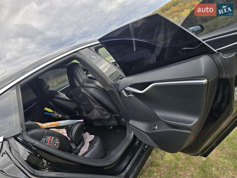 Ліфтбек Tesla Model S 2016 в Полтаві фото 22 Ліфтбек Tesla Model S 2016 в Полтаві