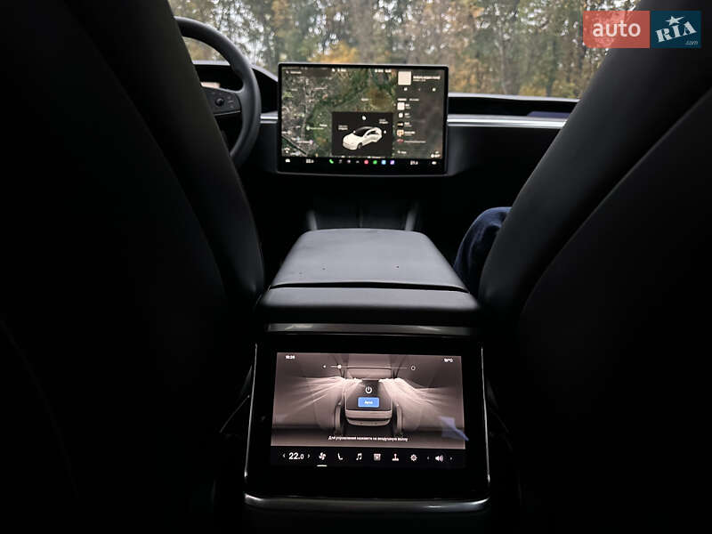 Лифтбек Tesla Model S 2021 в Рованцах