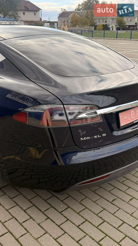 Лифтбек Tesla Model S 2014 в Нововолынске