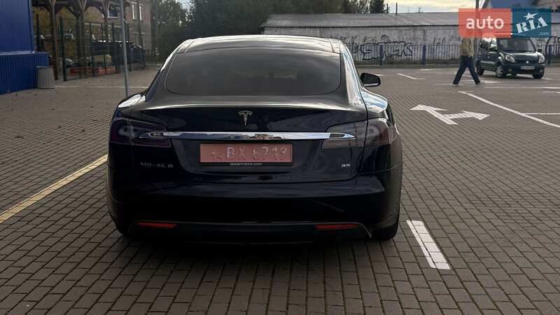 Лифтбек Tesla Model S 2014 в Нововолынске