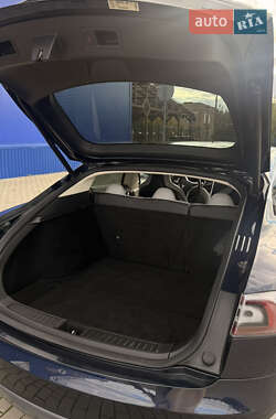Лифтбек Tesla Model S 2014 в 