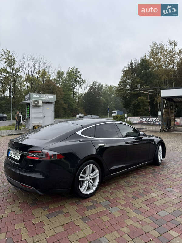 Ліфтбек Tesla Model S 2015 в Калуші