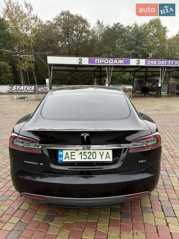 Ліфтбек Tesla Model S 2015 в Калуші