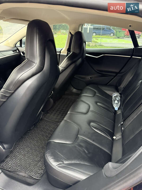 Ліфтбек Tesla Model S 2015 в Калуші