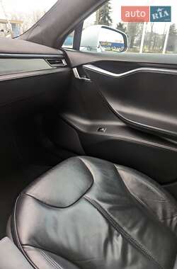Лифтбек Tesla Model S 2014 в 