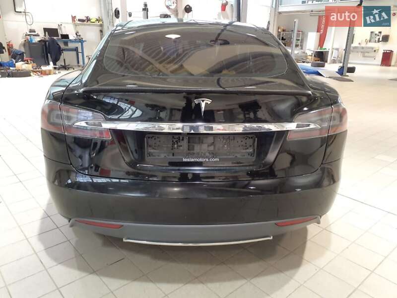 Ліфтбек Tesla Model S 2014 в Києві фото 20 Ліфтбек Tesla Model S 2014 в Києві