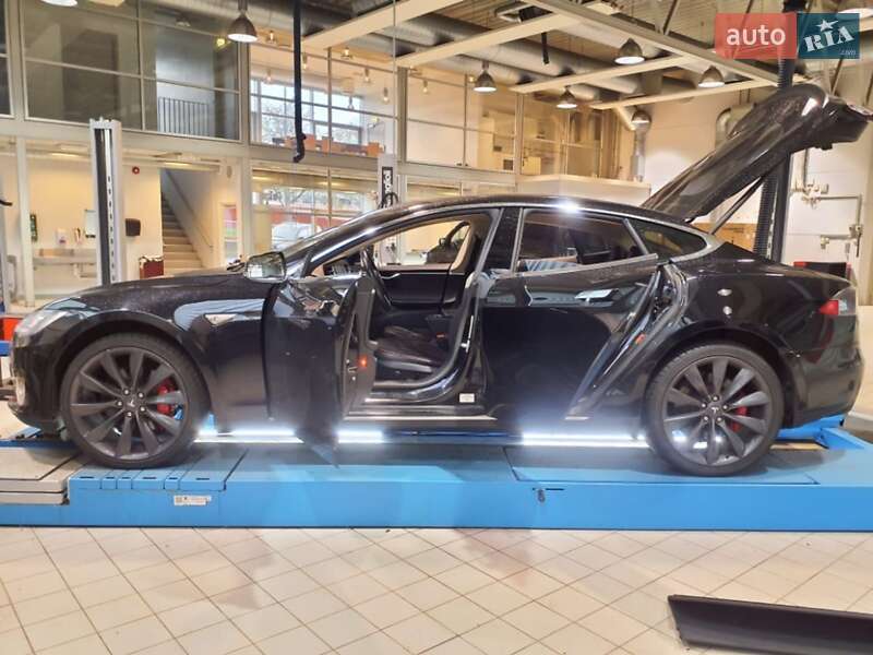 Ліфтбек Tesla Model S 2014 в Києві фото 23 Ліфтбек Tesla Model S 2014 в Києві