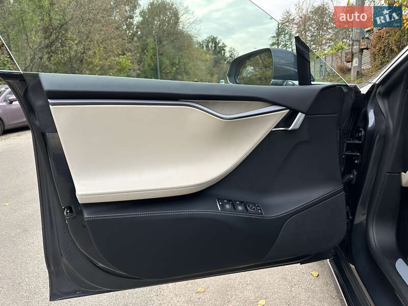 Ліфтбек Tesla Model S 2020 в Києві