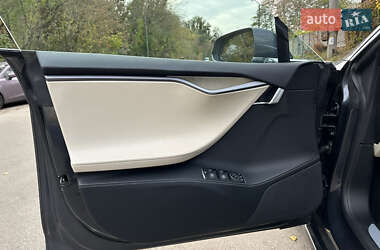 Лифтбек Tesla Model S 2020 в 