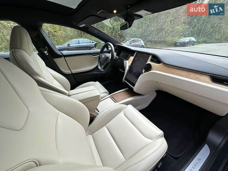 Ліфтбек Tesla Model S 2020 в Києві