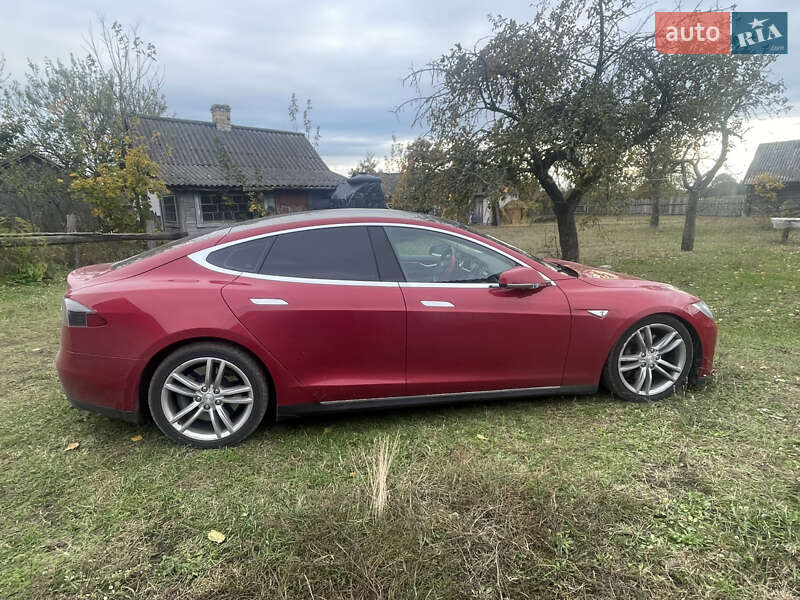 Лифтбек Tesla Model S 2014 в Киеве