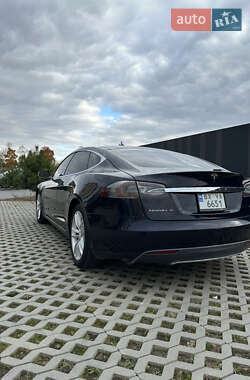 Лифтбек Tesla Model S 2014 в 