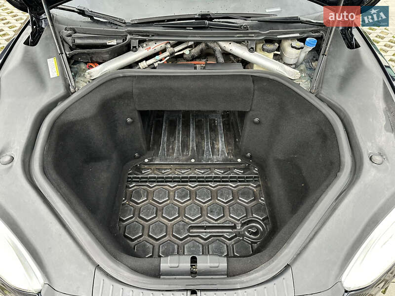 Ліфтбек Tesla Model S 2014 в Хмельницькому