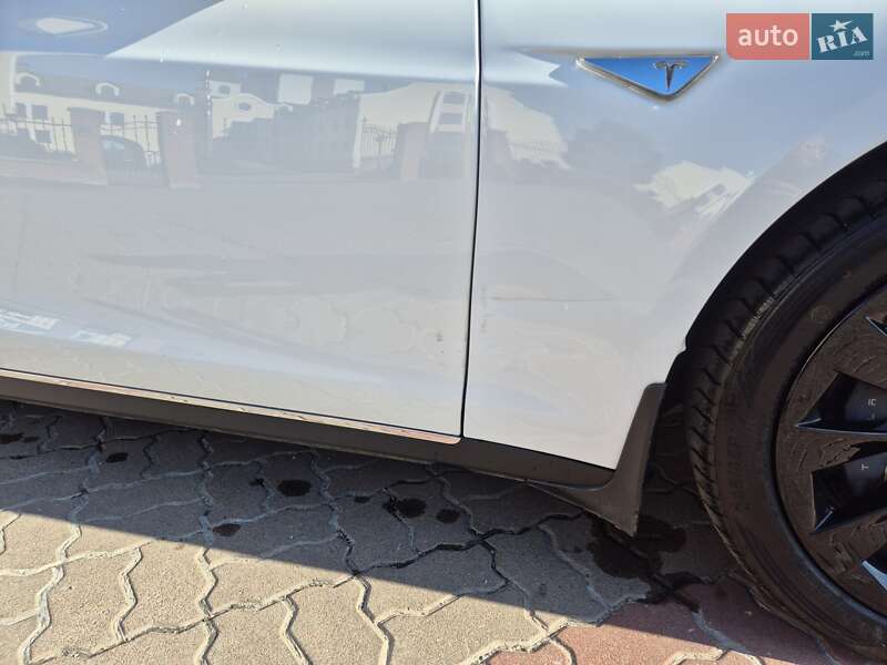 Лифтбек Tesla Model S 2015 в Киеве