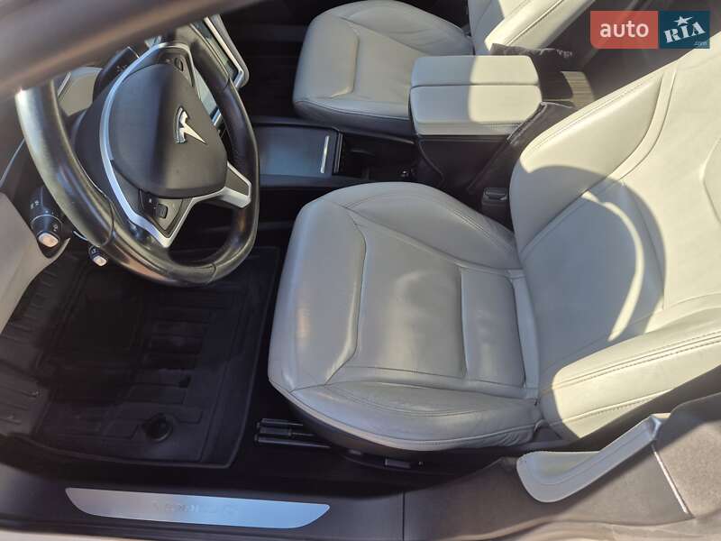 Лифтбек Tesla Model S 2015 в Киеве