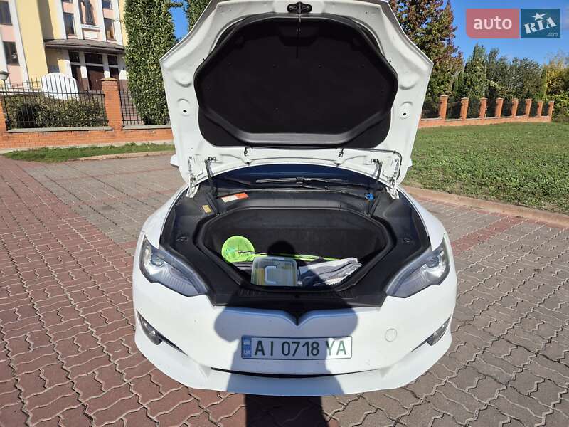 Лифтбек Tesla Model S 2015 в Киеве