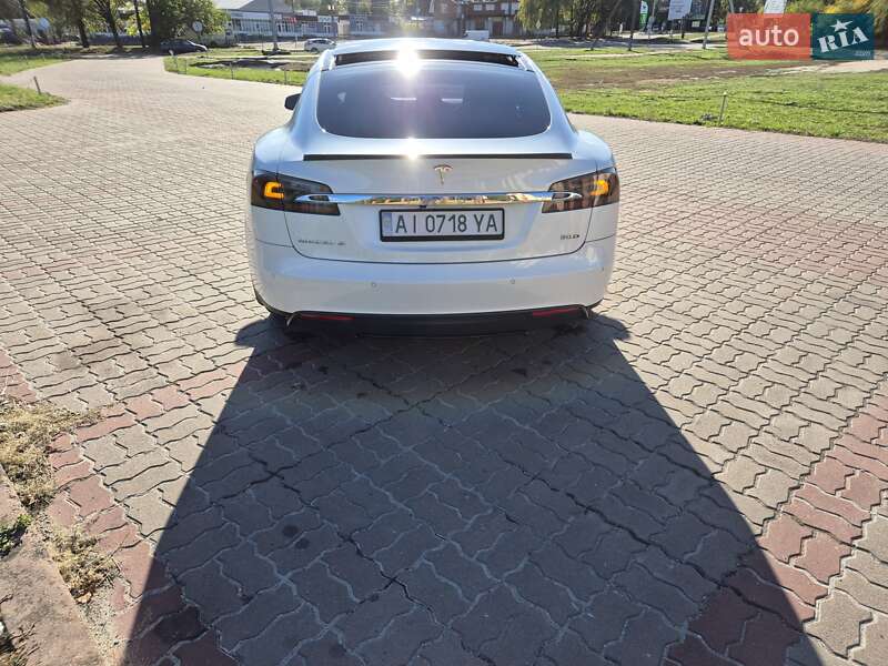 Лифтбек Tesla Model S 2015 в Киеве