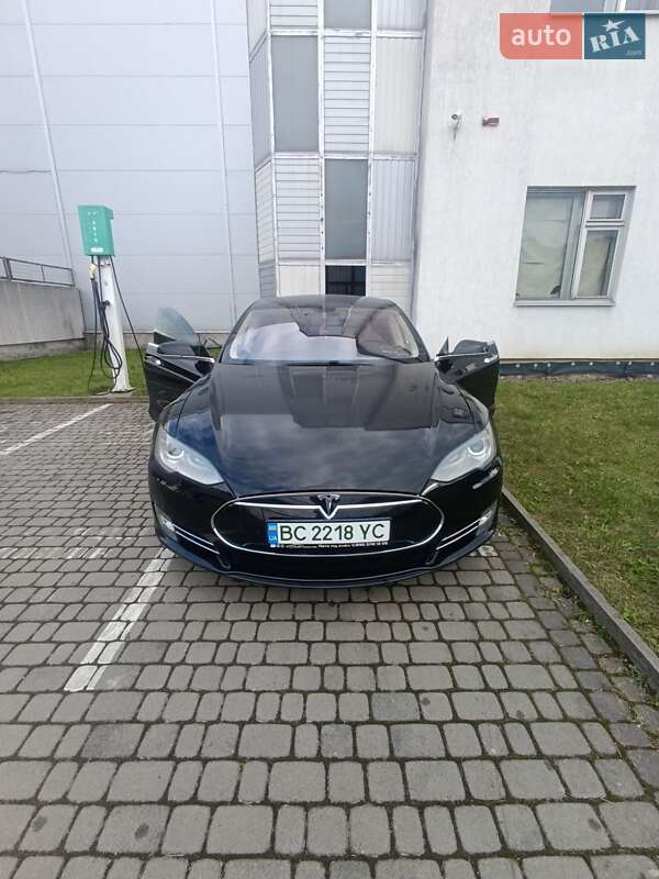 Ліфтбек Tesla Model S 2013 в Новояворівську