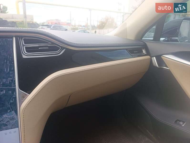 Ліфтбек Tesla Model S 2013 в Новояворівську