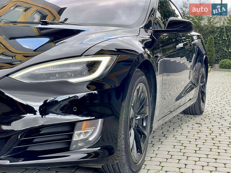 Лифтбек Tesla Model S 2018 в Львове