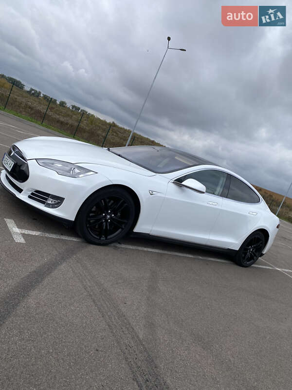 Лифтбек Tesla Model S 2014 в Ровно