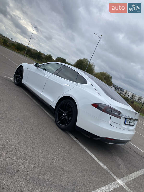 Лифтбек Tesla Model S 2014 в Ровно