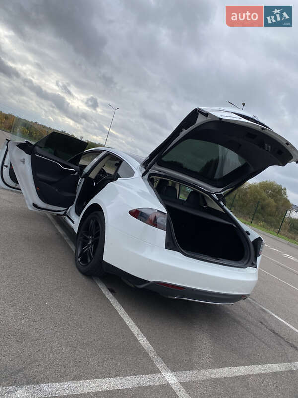 Лифтбек Tesla Model S 2014 в Ровно