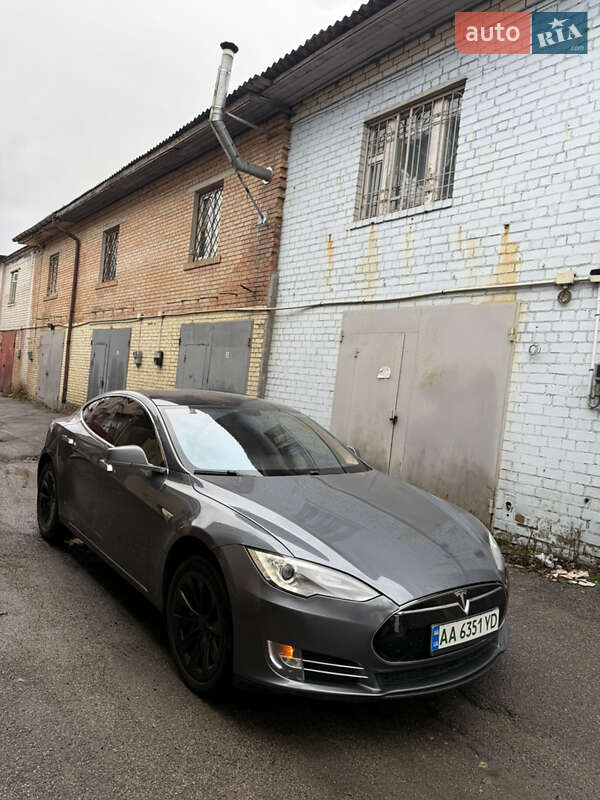 Лифтбек Tesla Model S 2013 в Киеве фото 4 Лифтбек Tesla Model S 2013 в Киеве