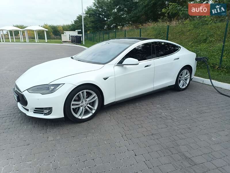 Лифтбек Tesla Model S 2015 в Ровно фото 8 Лифтбек Tesla Model S 2015 в Ровно