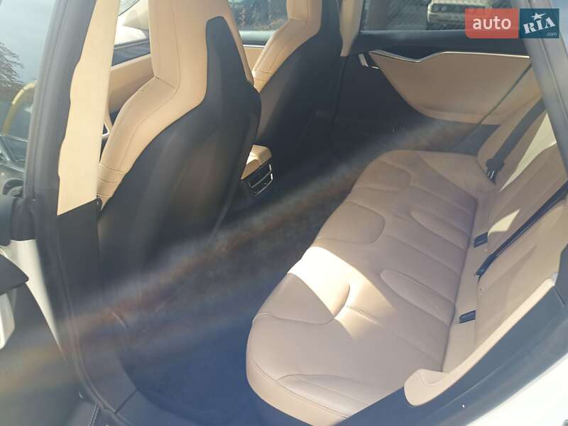 Лифтбек Tesla Model S 2015 в Ровно фото 18 Лифтбек Tesla Model S 2015 в Ровно