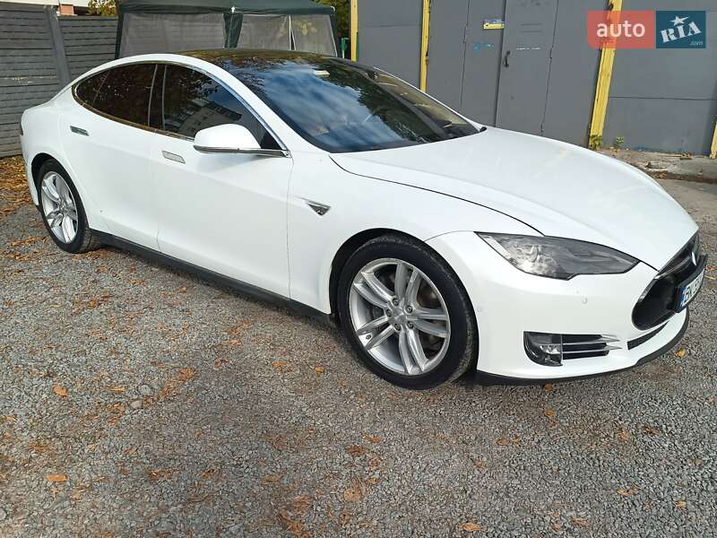 Лифтбек Tesla Model S 2015 в Ровно фото 24 Лифтбек Tesla Model S 2015 в Ровно