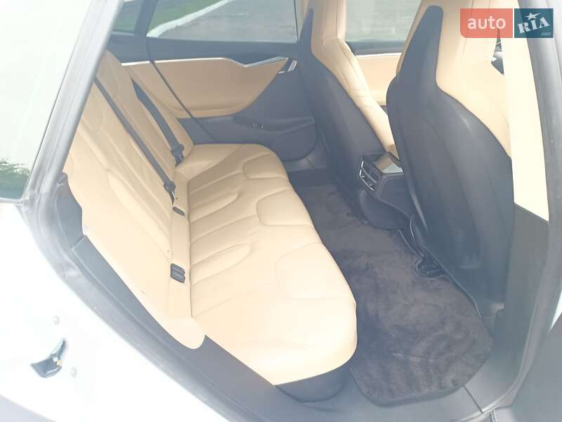 Лифтбек Tesla Model S 2015 в Ровно фото 34 Лифтбек Tesla Model S 2015 в Ровно