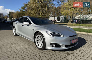 Лифтбек Tesla Model S 2017 в Радехове