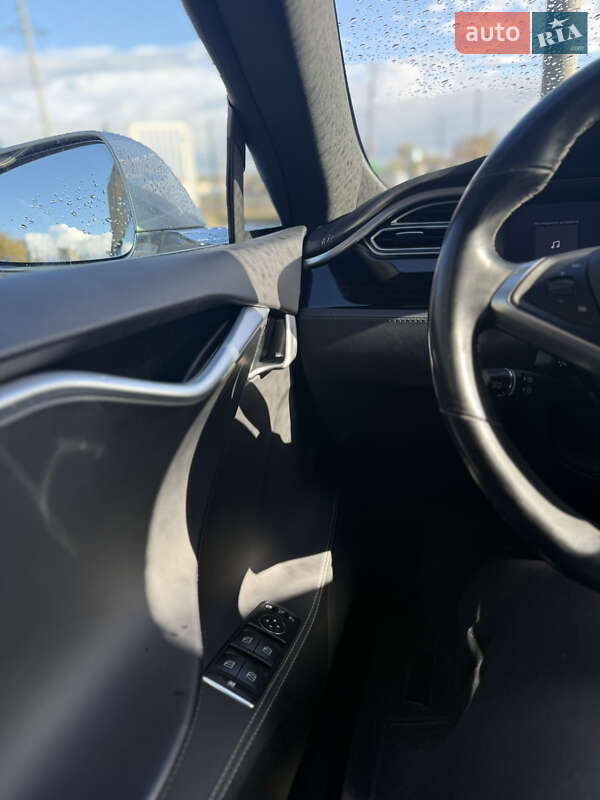 Ліфтбек Tesla Model S 2017 в Радехові