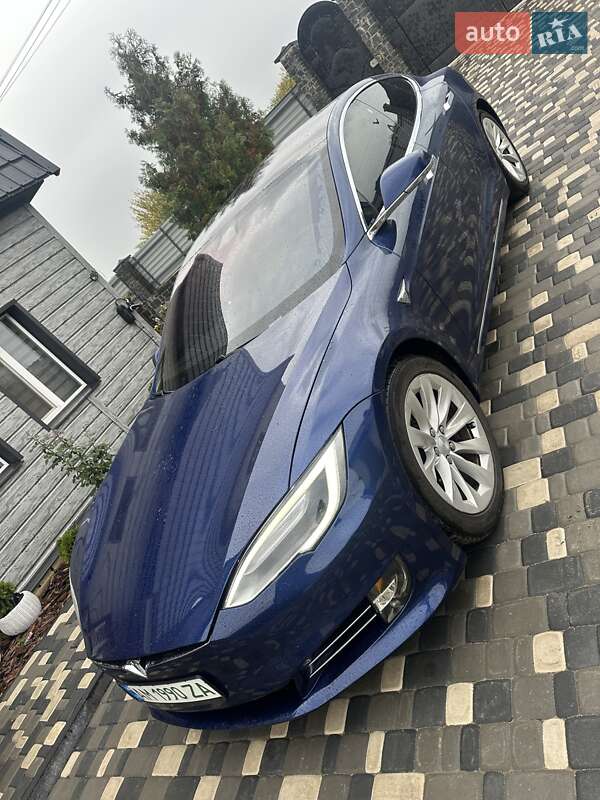 Лифтбек Tesla Model S 2017 в Житомире