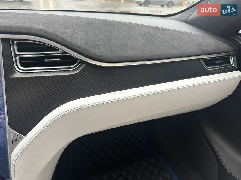 Лифтбек Tesla Model S 2017 в Житомире