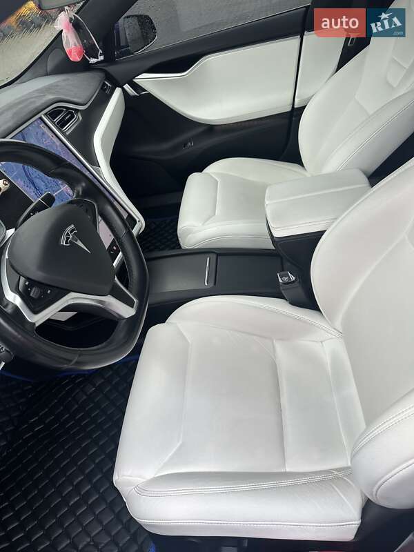 Лифтбек Tesla Model S 2017 в Житомире