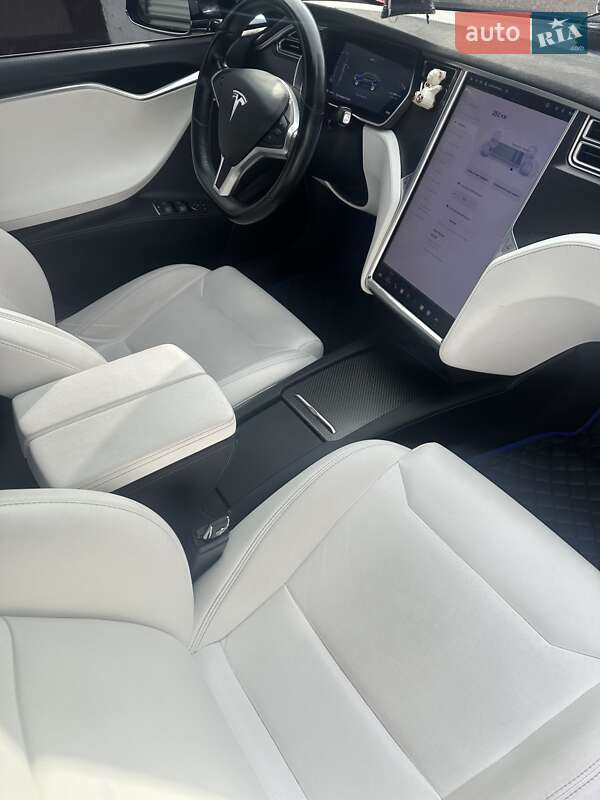 Лифтбек Tesla Model S 2017 в Житомире