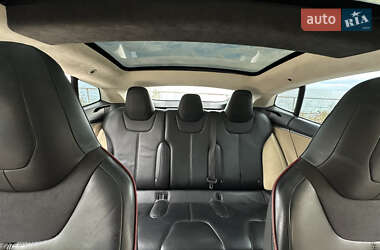 Лифтбек Tesla Model S 2013 в 