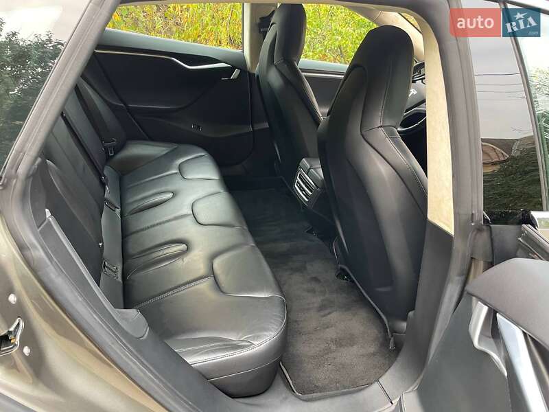 Ліфтбек Tesla Model S 2015 в Києві