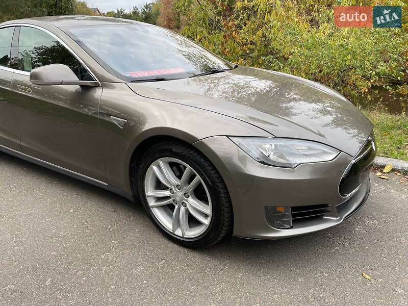 Ліфтбек Tesla Model S 2015 в Києві