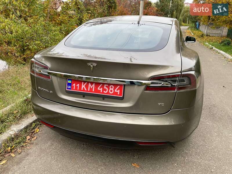 Ліфтбек Tesla Model S 2015 в Києві
