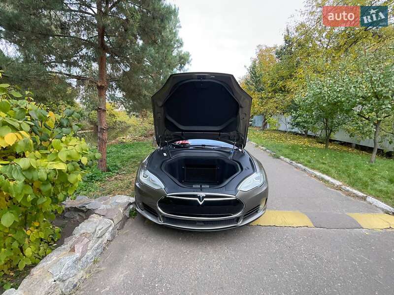 Ліфтбек Tesla Model S 2015 в Києві