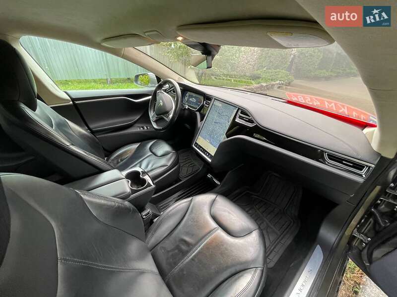 Ліфтбек Tesla Model S 2015 в Києві