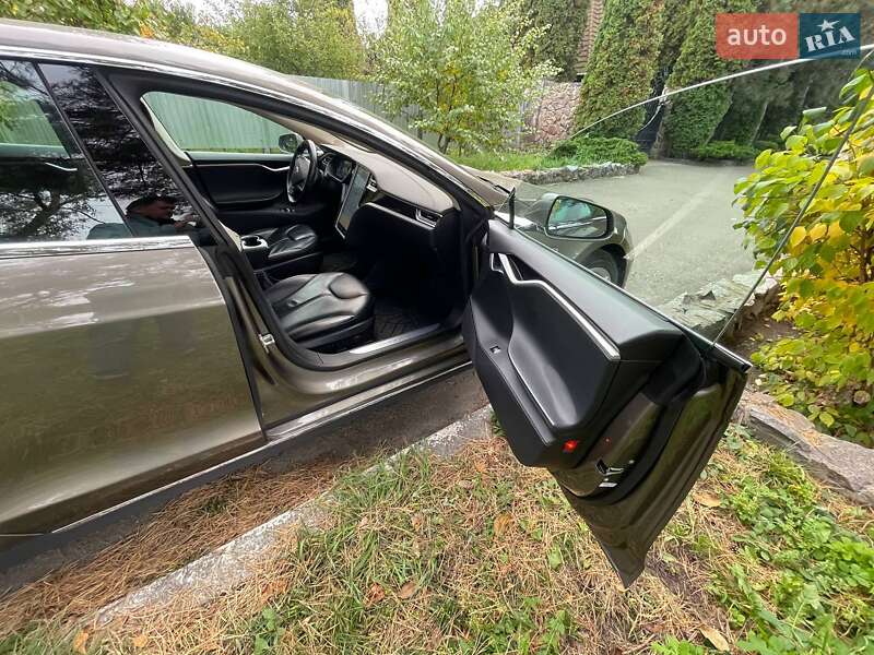 Ліфтбек Tesla Model S 2015 в Києві