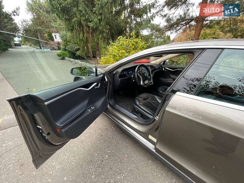Ліфтбек Tesla Model S 2015 в Києві