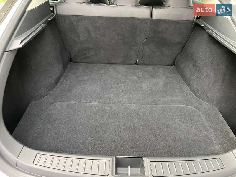 Ліфтбек Tesla Model S 2015 в Києві