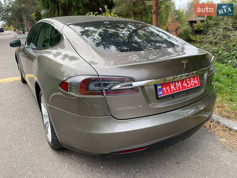 Ліфтбек Tesla Model S 2015 в Києві