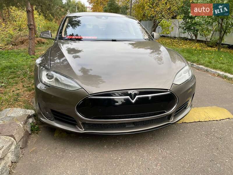 Ліфтбек Tesla Model S 2015 в Києві